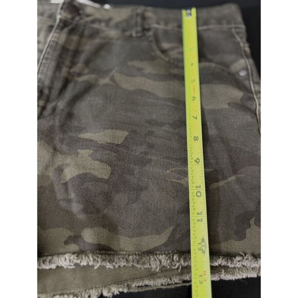 Camoflage Khaki Denim High-Waisted Distressed Frayed Hem Cut Off Shorts Size 12 - Picture 4 of 12
